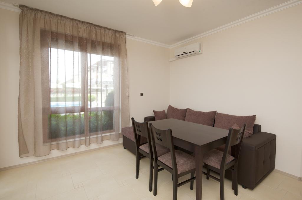 Mars Apartments In Tryavna Beach Complex Sveti Vlas Habitación foto